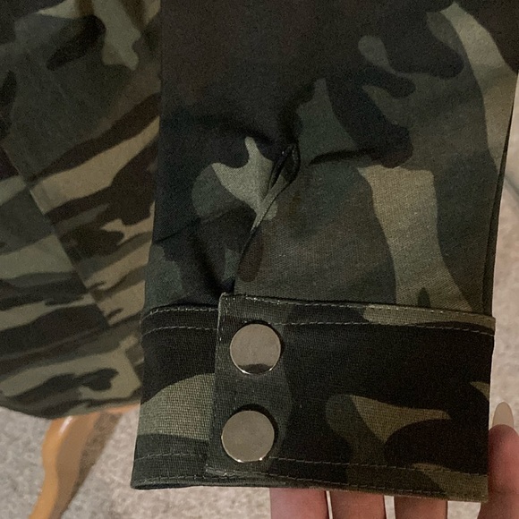 AKIRA Camo Army Print Long Trench Jacket - Picture 6 of 8